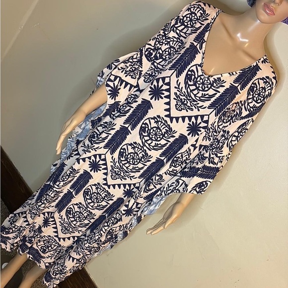 Dresses & Skirts - Navy and Cream Maxi Dress